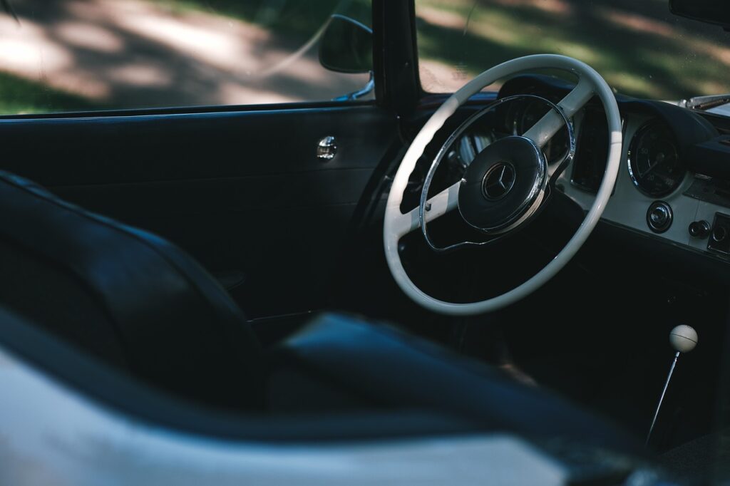 Sonhar dirigindo um carro: 5 significados para entender seu sonho