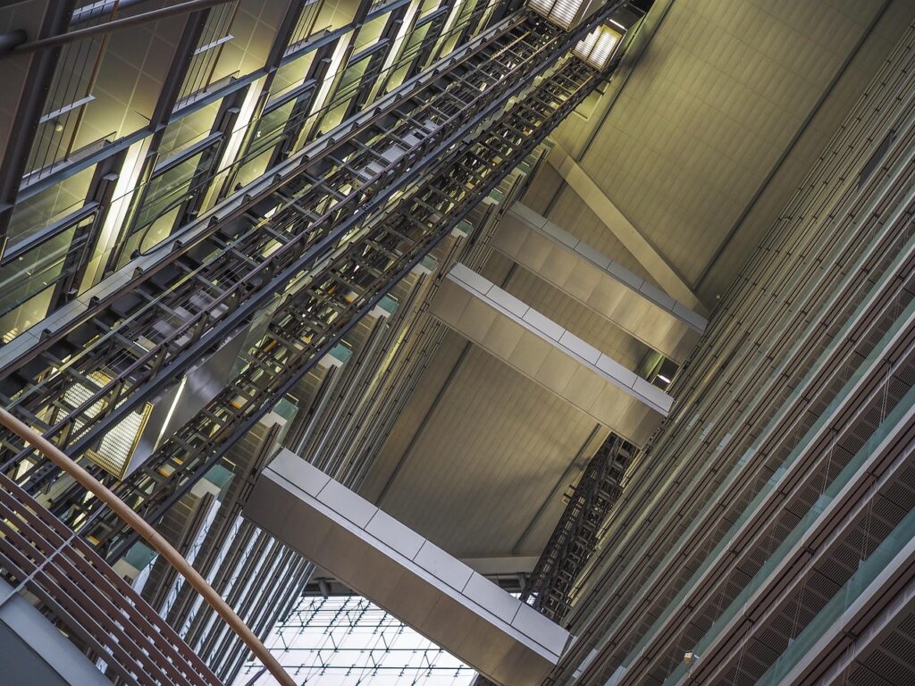 Fosso do elevador: O que é e por que ele existe